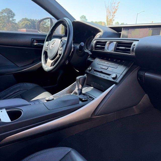 Lexus IS  2015