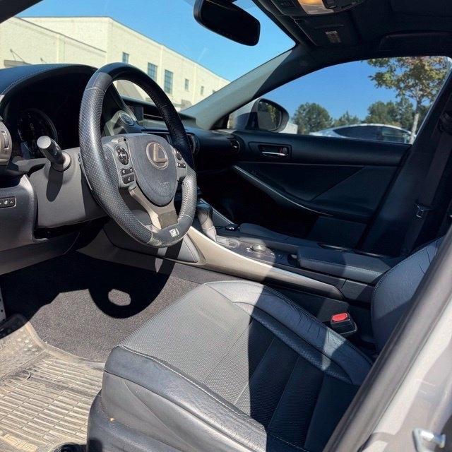 Lexus IS  2015