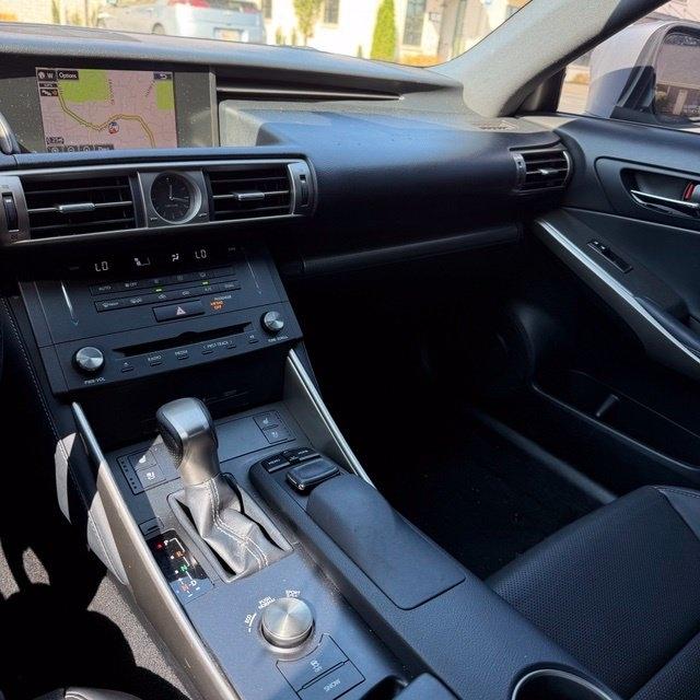 Lexus IS  2015
