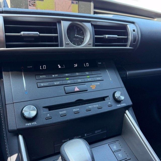 Lexus IS  2015