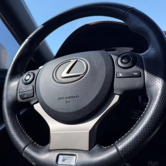 Lexus IS  2015