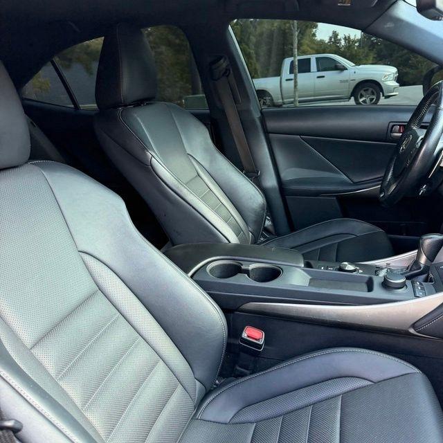 Lexus IS  2017