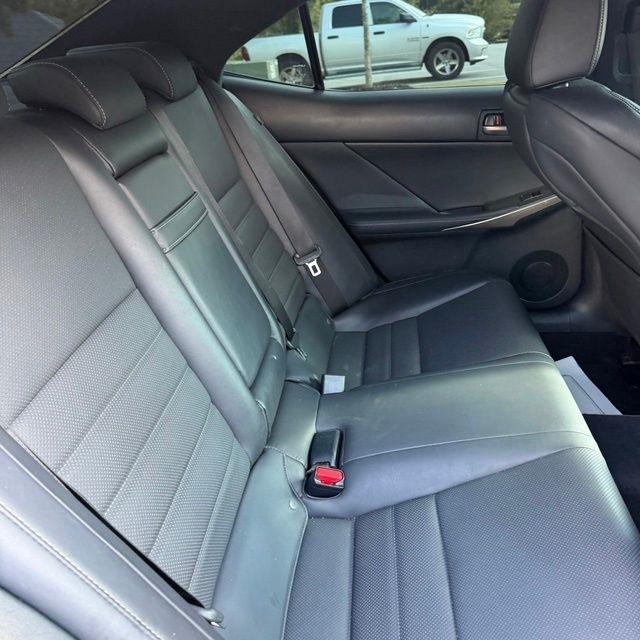 Lexus IS  2017