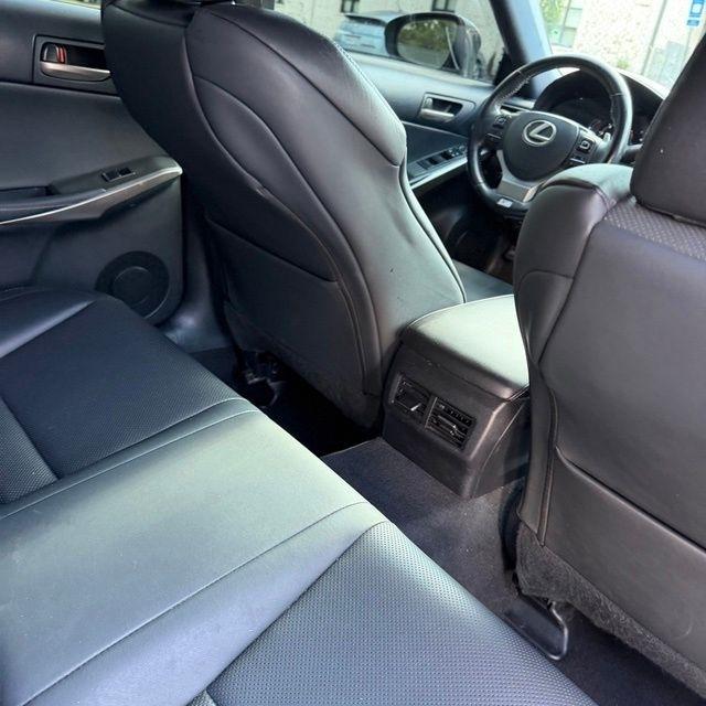 Lexus IS  2017
