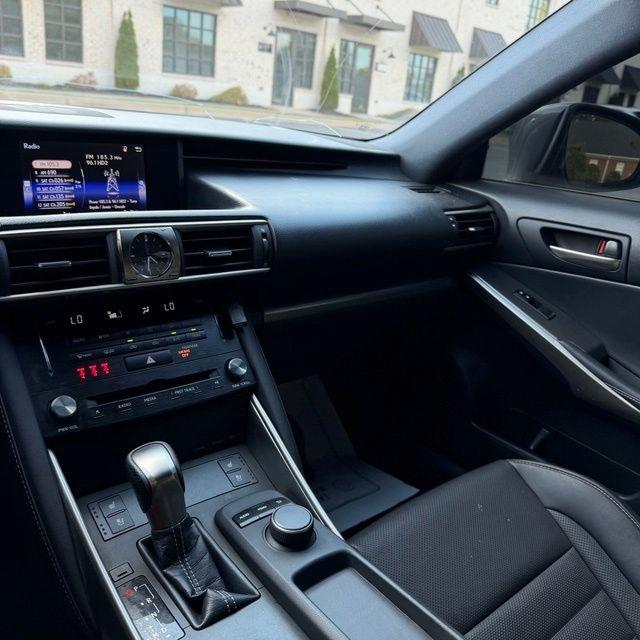 Lexus IS  2017