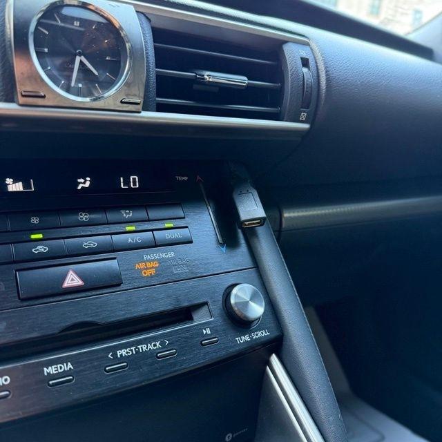 Lexus IS  2017
