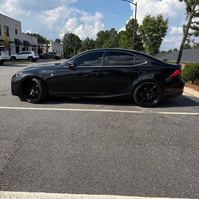 Lexus IS  2018