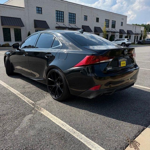 Lexus IS  2018