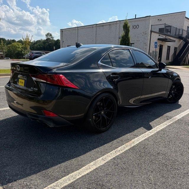 Lexus IS  2018
