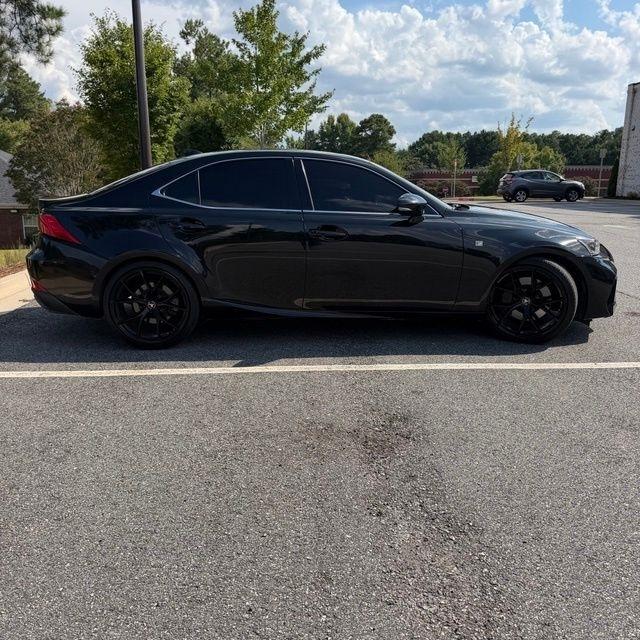 Lexus IS  2018