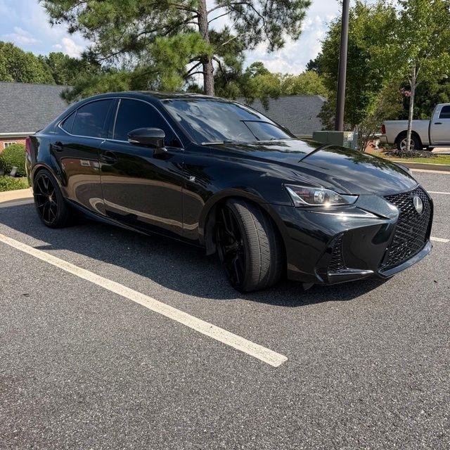 Lexus IS  2018