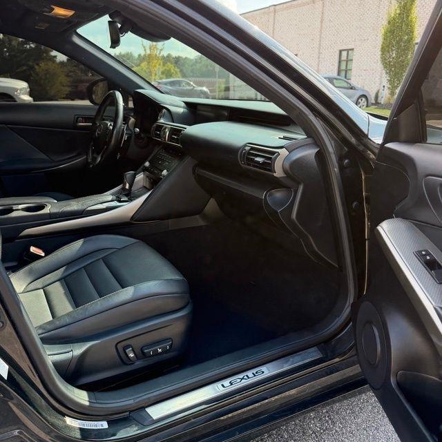 Lexus IS  2018