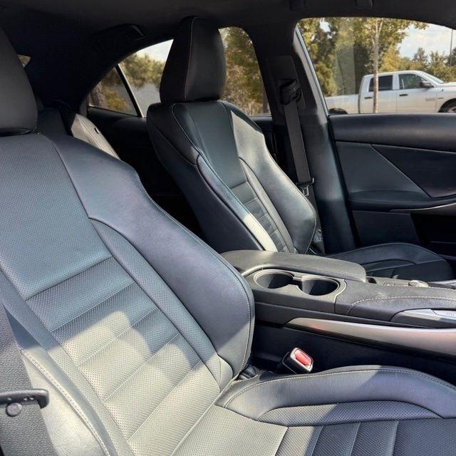 Lexus IS  2018