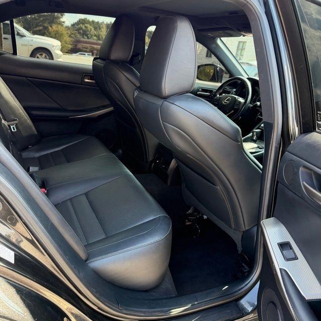 Lexus IS  2018