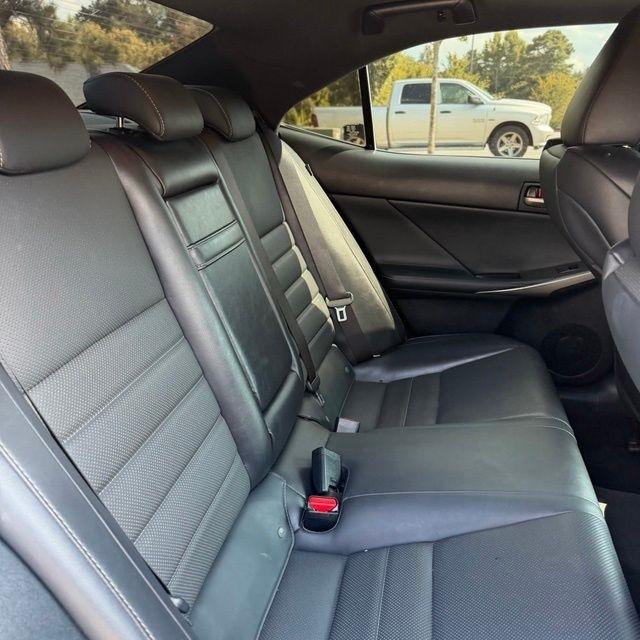 Lexus IS  2018