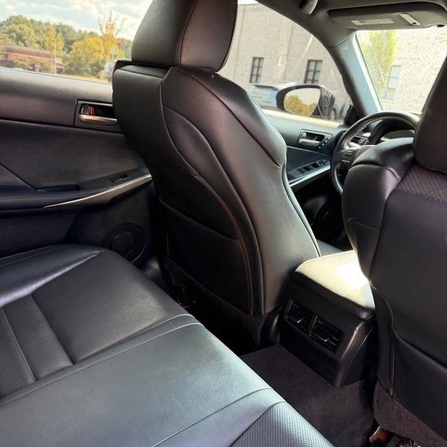 Lexus IS  2018