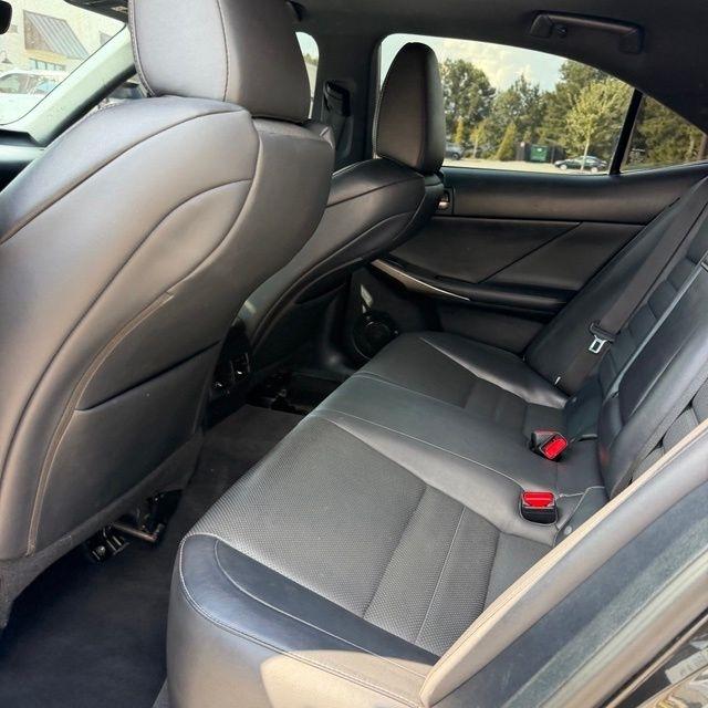 Lexus IS  2018