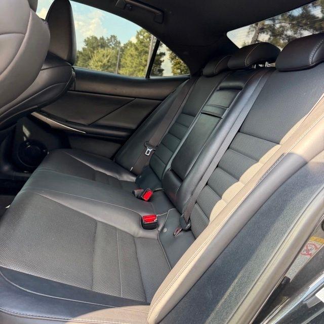 Lexus IS  2018