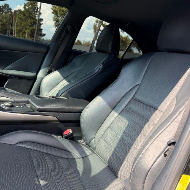 Lexus IS  2018