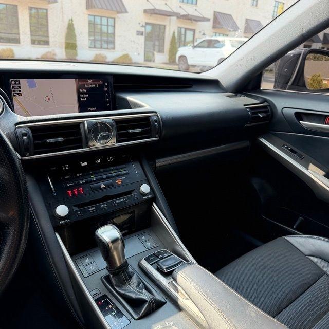 Lexus IS  2018