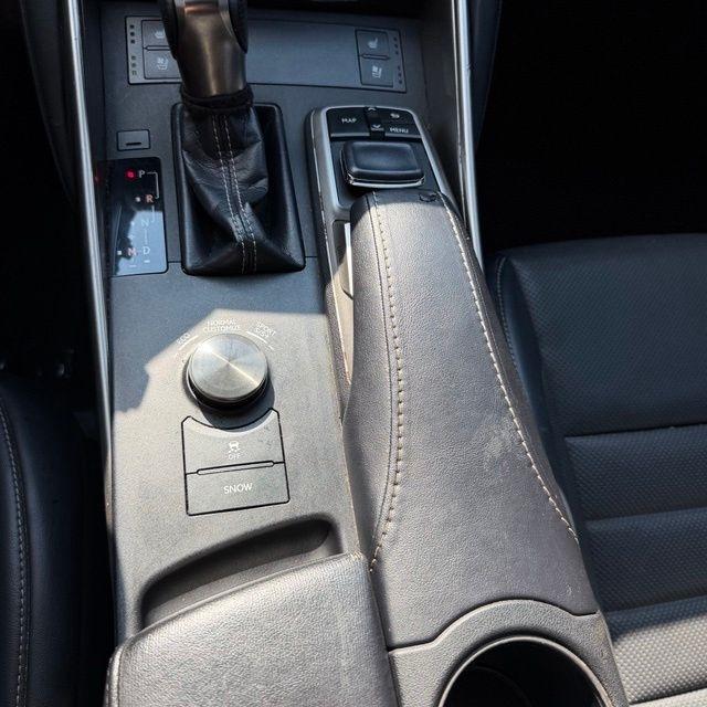 Lexus IS  2018