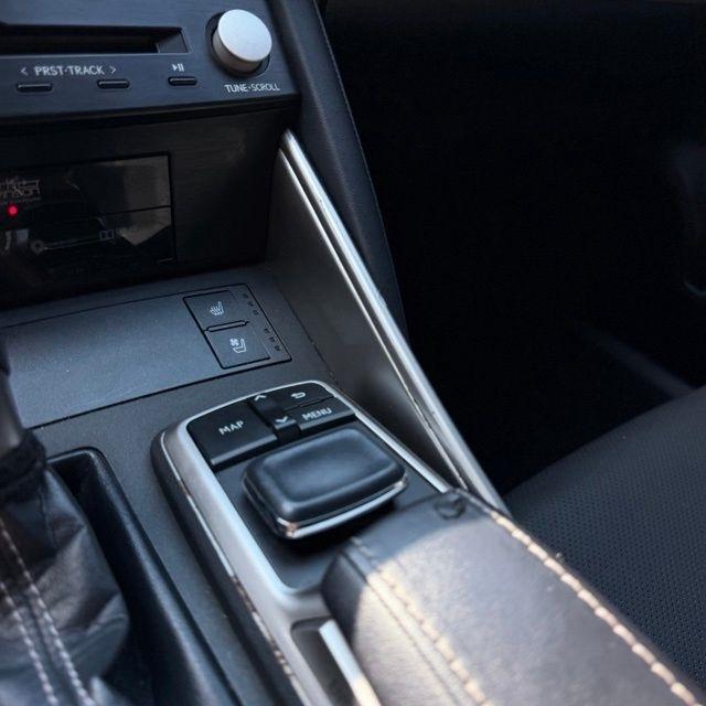 Lexus IS  2018