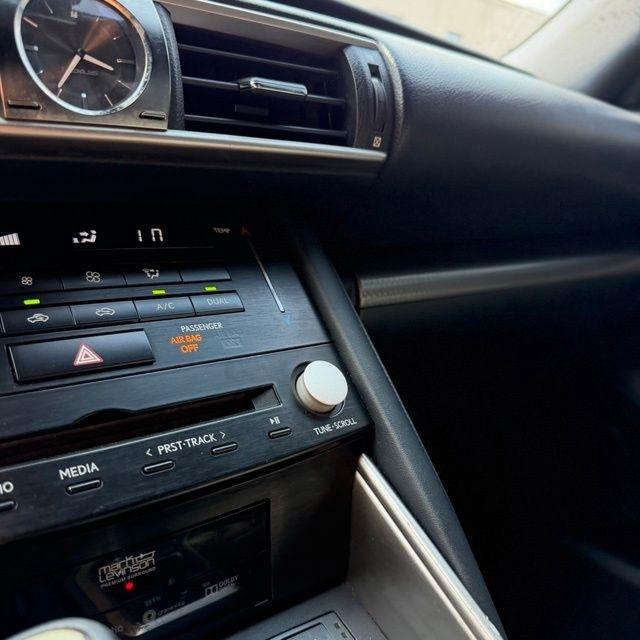 Lexus IS  2018