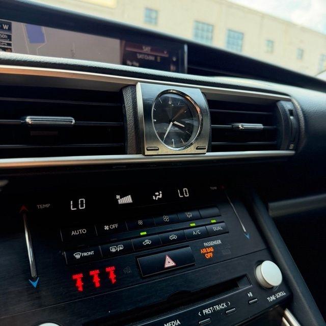 Lexus IS  2018