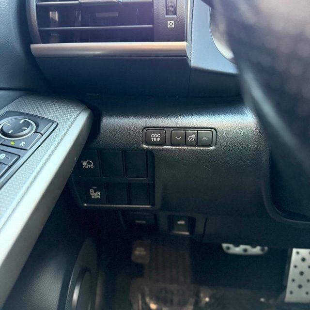 Lexus IS  2018