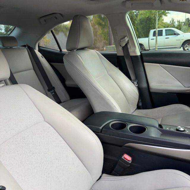 Lexus IS  2015