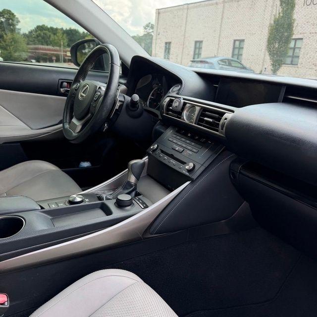 Lexus IS  2015