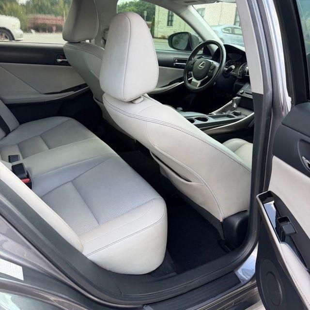 Lexus IS  2015