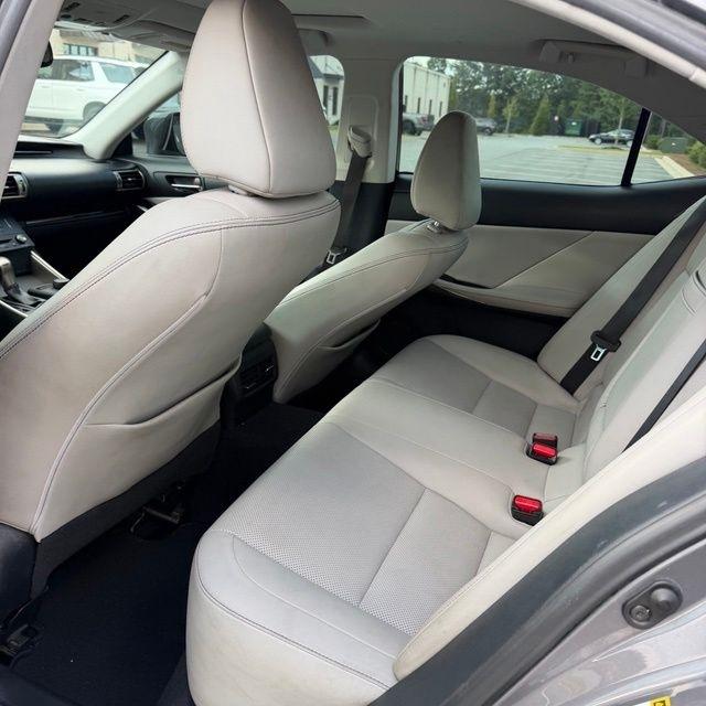 Lexus IS  2015