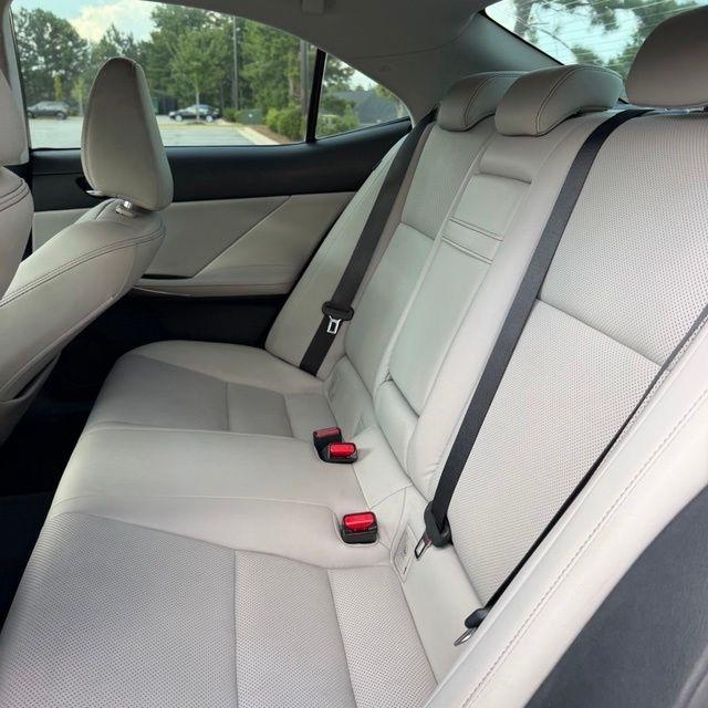 Lexus IS  2015