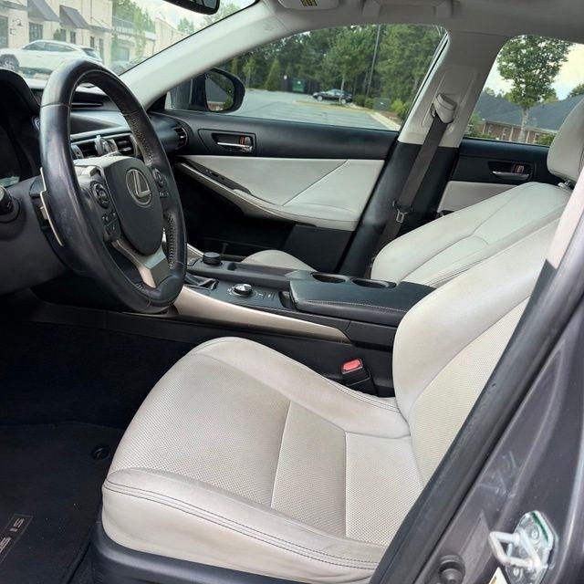 Lexus IS  2015