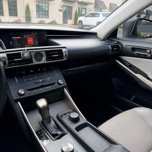 Lexus IS  2015