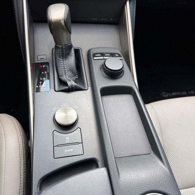 Lexus IS  2015