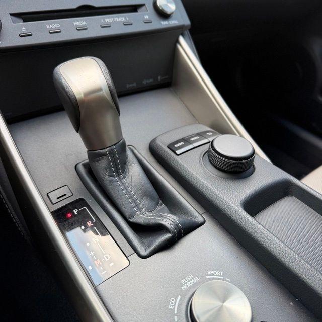 Lexus IS  2015