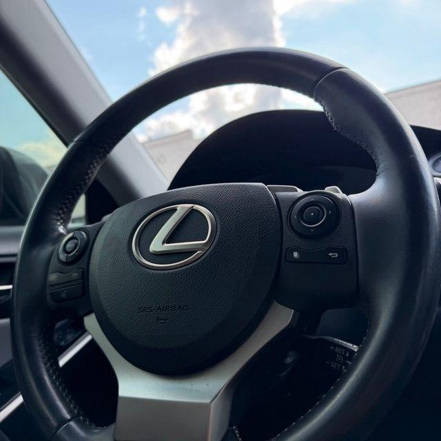 Lexus IS  2015