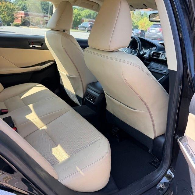 Lexus IS  2015