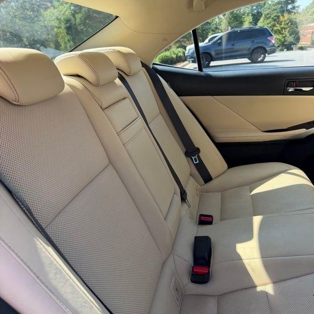 Lexus IS  2015