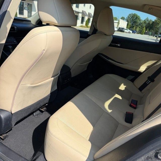 Lexus IS  2015