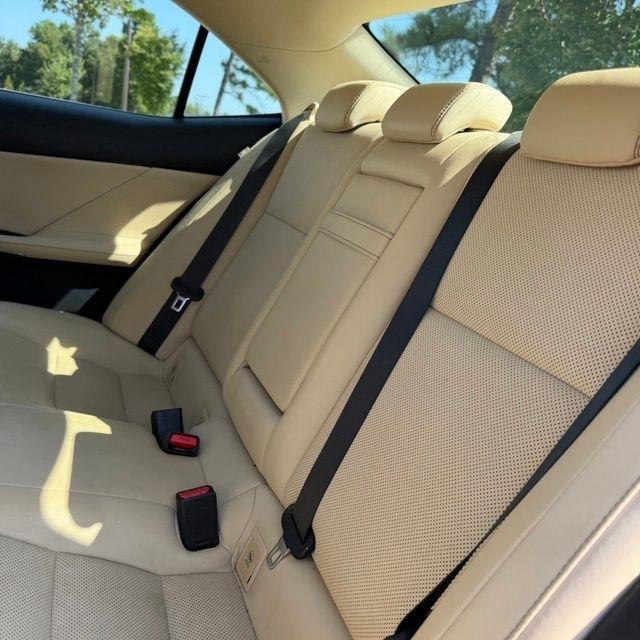 Lexus IS  2015
