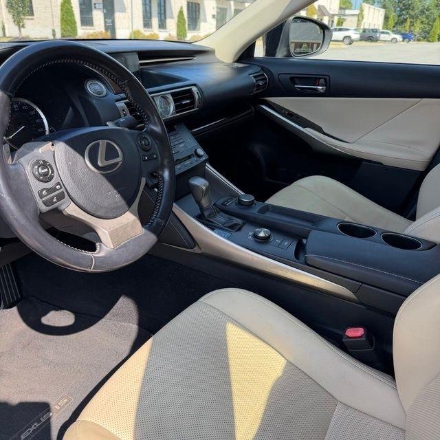 Lexus IS  2015