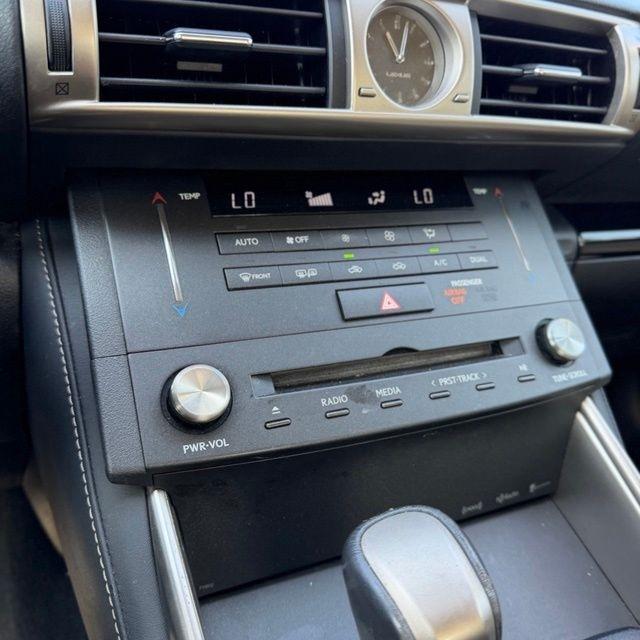 Lexus IS  2015