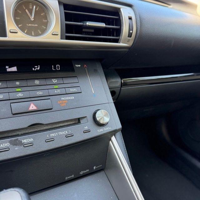 Lexus IS  2015