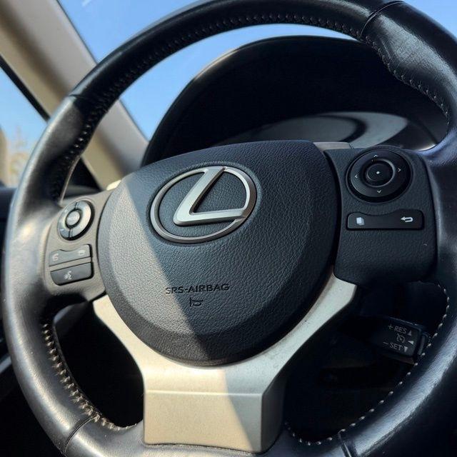 Lexus IS  2015