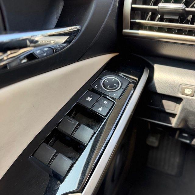 Lexus IS  2015