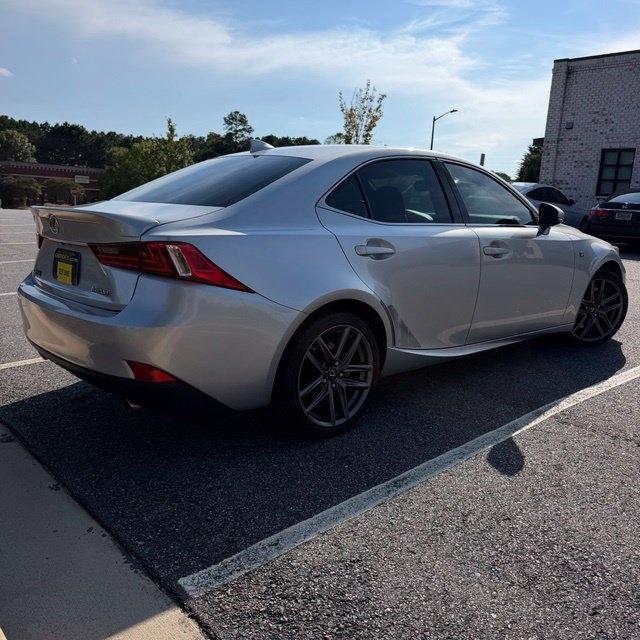 Lexus IS  2016