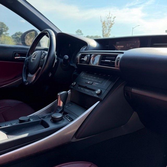 Lexus IS  2016